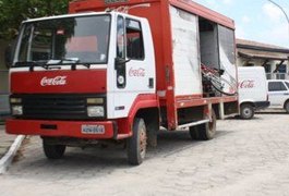 Homens assaltam caminhão da coca-cola em São Sebastião