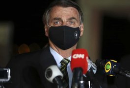 Bolsonaro anuncia revogação de norma que inibia posse de arma de fogo