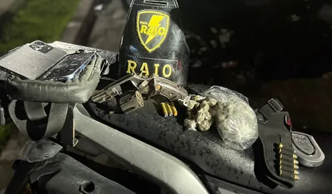 Dois homens são presos com armas e drogas em Maceió