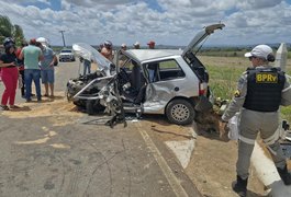 Grave acidente entre carros deixa homem ferido na AL 486, em Arapiraca