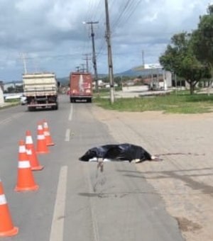 Estudante morre após ser atropelado por caminhão da Coca-Cola na AL-115, em Arapiraca