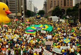 Manifestações mostram crise sistêmica na política, dizem especialistas