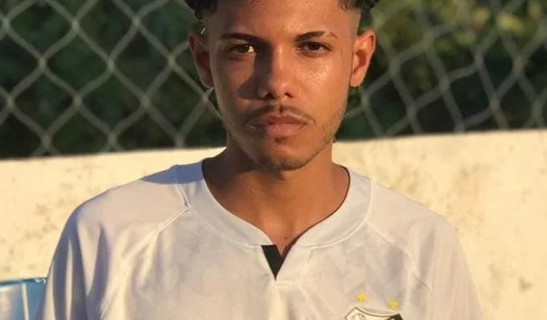 Homem invade vestiário de campo de futebol e mata jovem com tiros na cabeça em Maragogi