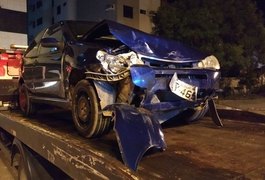 Motorista fura blitz da Lei Seca e bate carro em Maceió