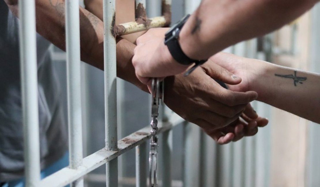 Filho é preso após ameaçar a própria mãe e tentar feri-la com faca em Arapiraca