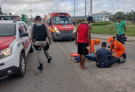 Condutores de cinquentinha e moto ficam feridos após acidente, em Arapiraca