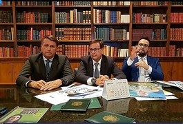 Brasil vai comprar qualquer vacina certificada pela Anvisa, diz Bolsonaro