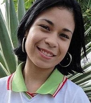 Mesmo com autorização judicial, família de Roberta Dias ainda não conseguiu liberação dos restos mortais da jovem