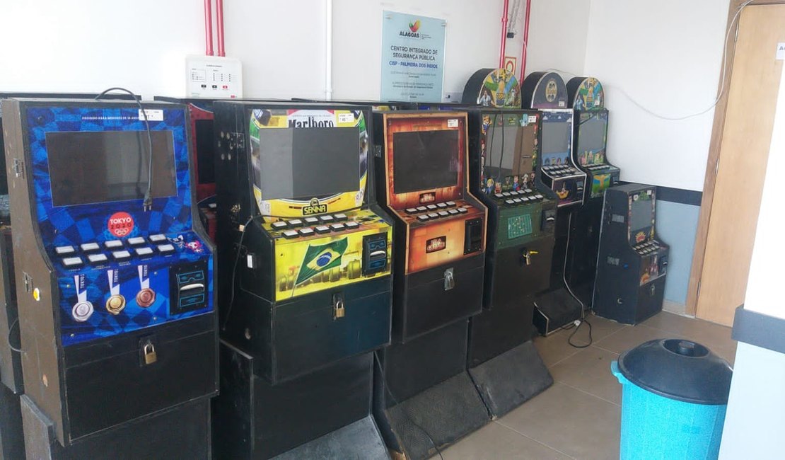 Trio é preso e 12 máquinas caça níqueis são apreendidas em Palmeira dos Índios