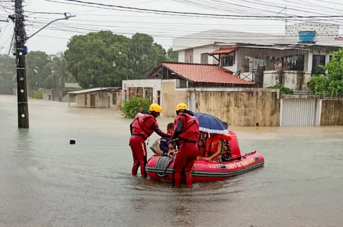 Tempestades em PE deixam quatro mortos e mais de mil desalojados