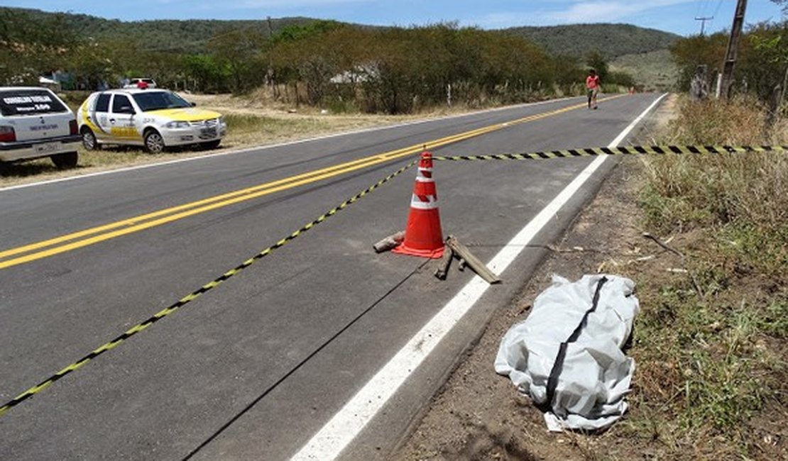 Criança que andava de bicicleta morre atropelada após ser atingida por automóvel em Traipu