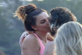 Cartolouco ganha beijo de Luisa Ambiel, mas acaba indicando atriz para a roça