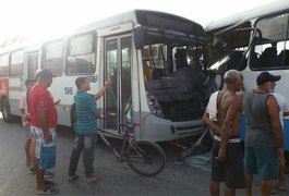 Colisão entre dois ônibus deixa 20 feridos em Recife