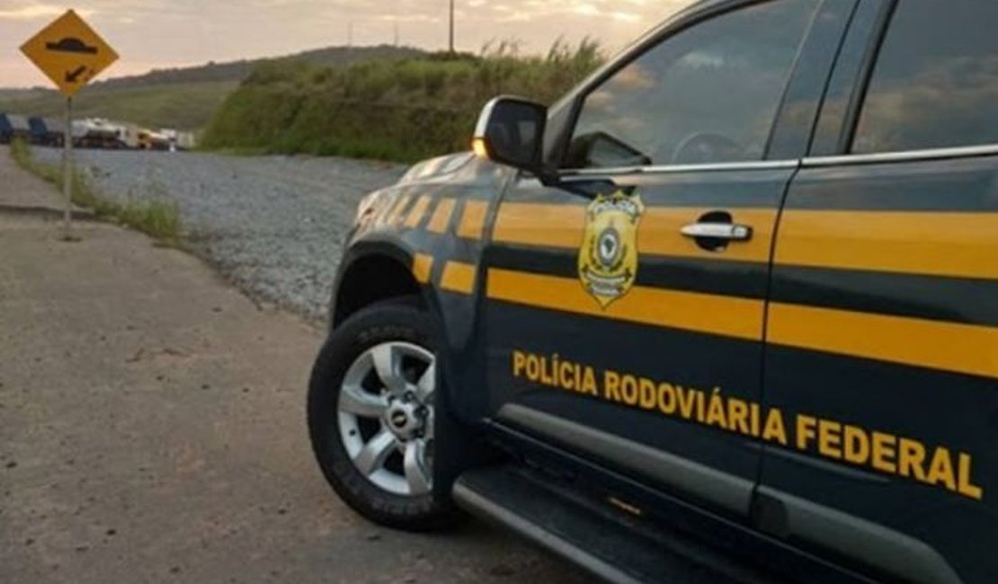 Homem é preso por embriaguez após ser flagrado fazendo zigue-zague no trânsito
