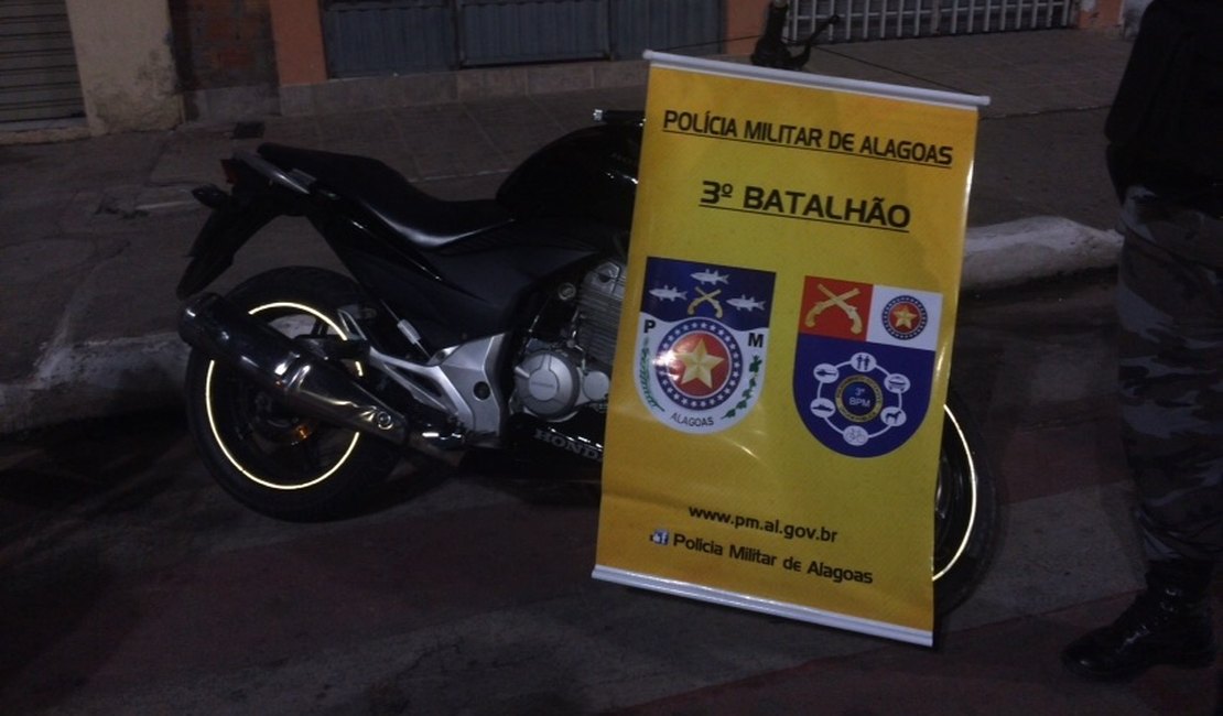 Bandidos roubam moto e causam acidente em meio à Parada Gay de Arapiraca