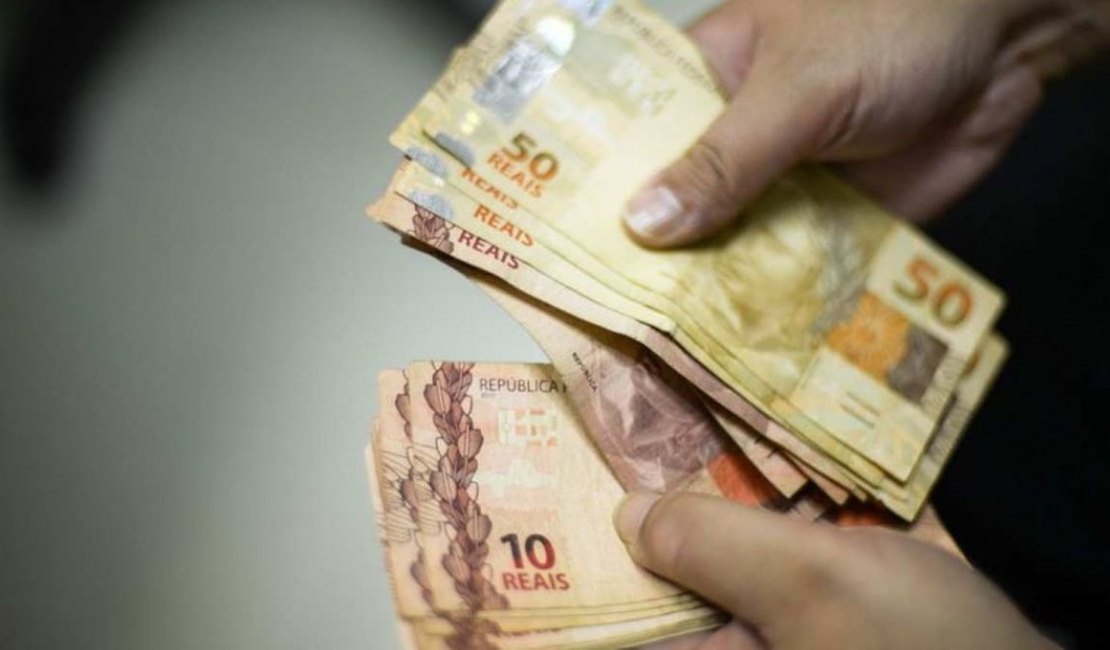 Correspondente bancária é presa por causar prejuízo de mais de R$ 200 mil com desvio de pagamentos e empréstimos no Sertão