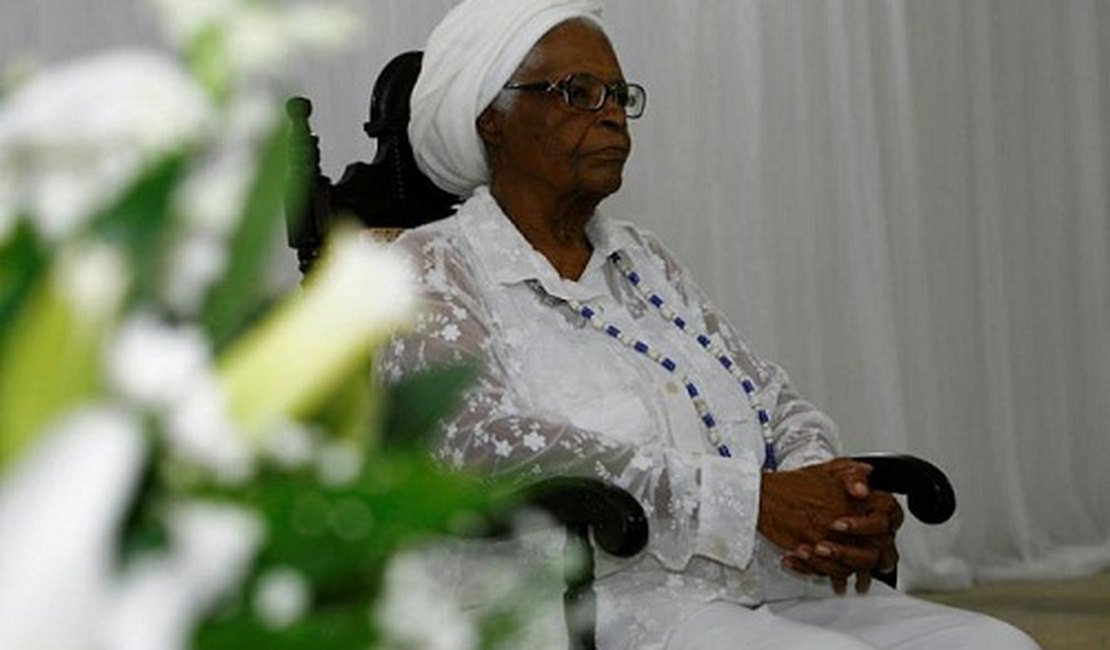 Aos 93 anos, morre Mãe Stella de Oxóssi, na Bahia