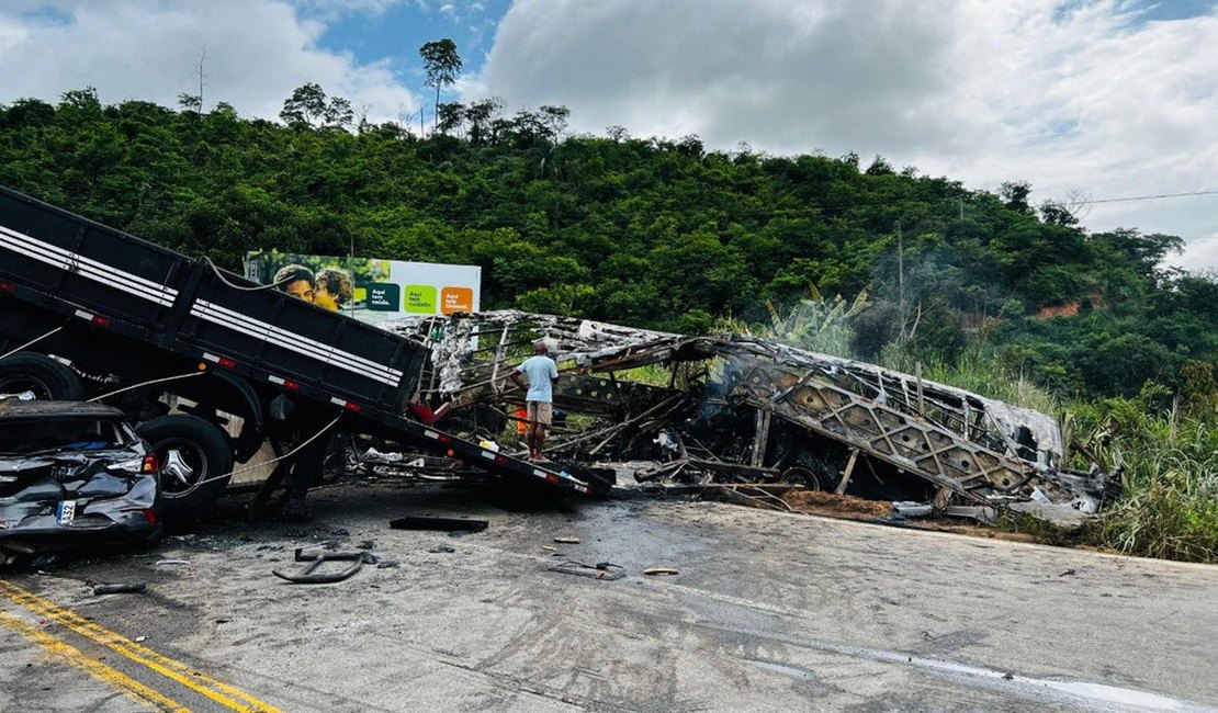 Sobe para 41 número de mortos em acidente na BR-116 em MG