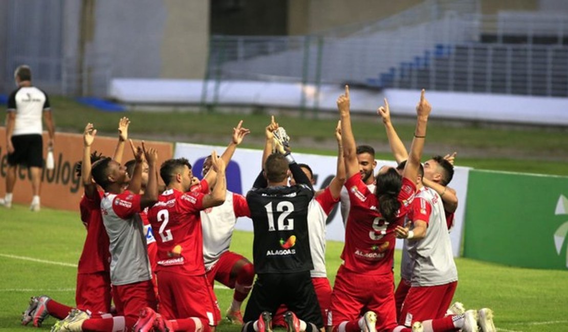 Com gol de Léo Gamalho, CRB empata com o Cruzeiro e avança na Copa do Brasil