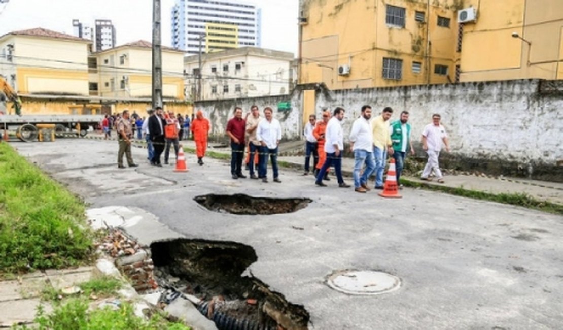 Bairros afetados pela Braskem possuem crateras maiores que campo de futebol