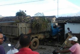 Caçamba desgovernada atinge casa e lanchonete em Viçosa, Alagoas