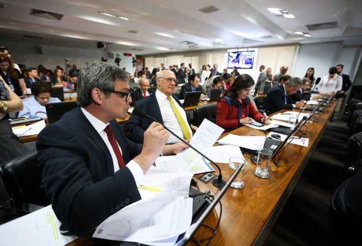 Comissão do Senado aprova PEC da Eleição Direta