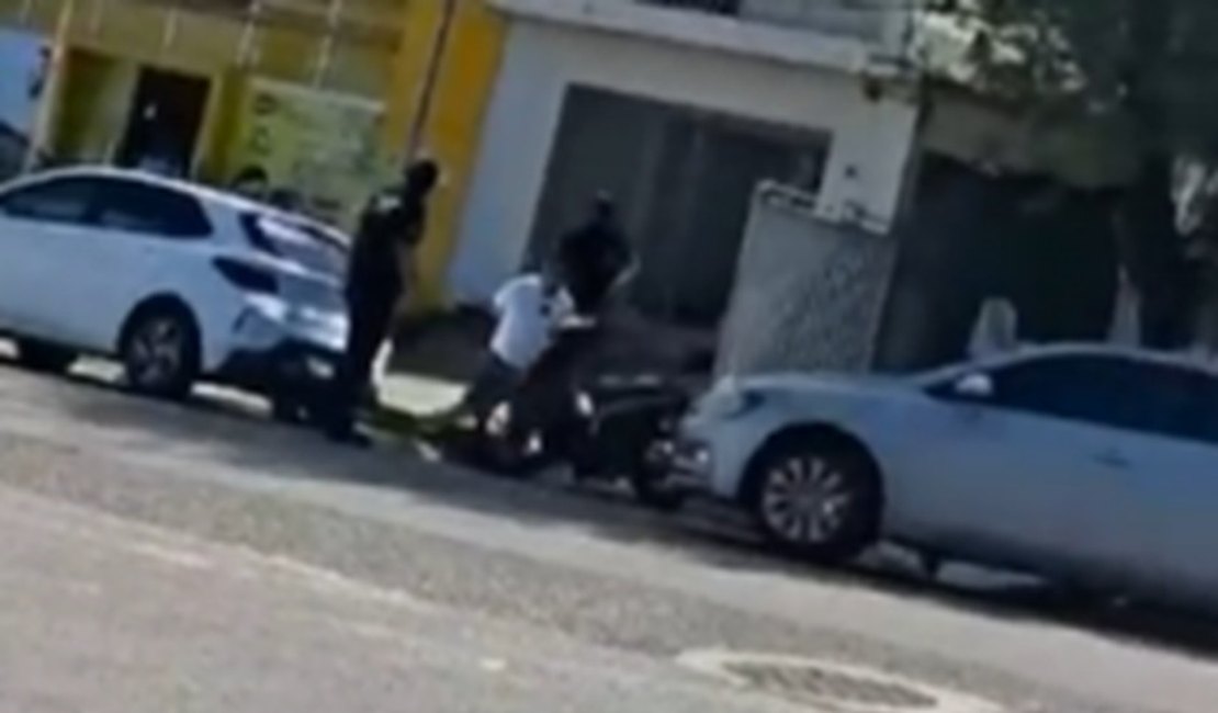 Homem é colocado em carro por pessoas vestidas como policiais civis e desaparece em Coruripe