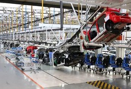 Volkswagen suspende contratos de 800 funcionários e interrompe produção em Taubaté (SP)