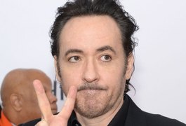 John Cusack diz ter sido atacado por polícia ao filmar protesto contra racismo