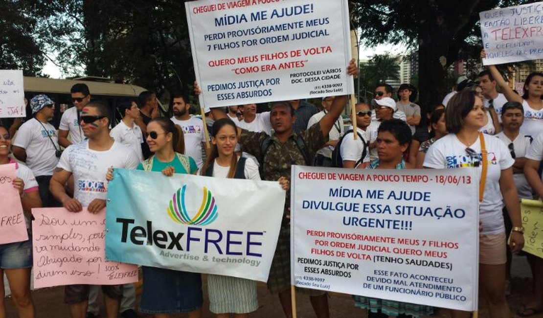 Divulgadores do Telexfree fazem carreata em Brasília