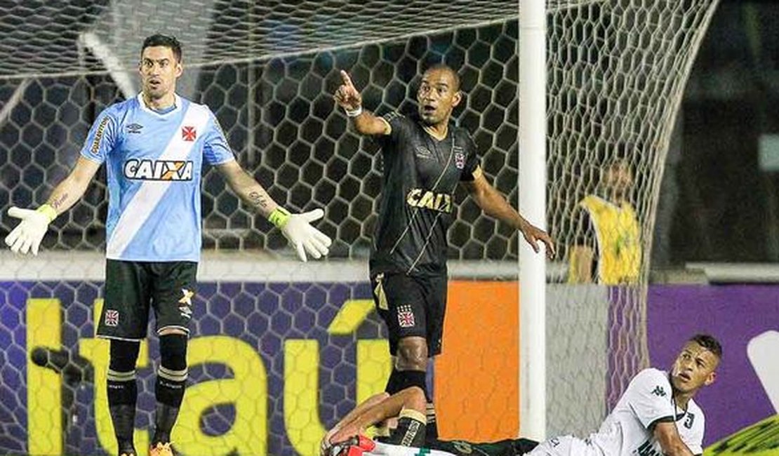 Vasco e Goiás empatam em jogo morno