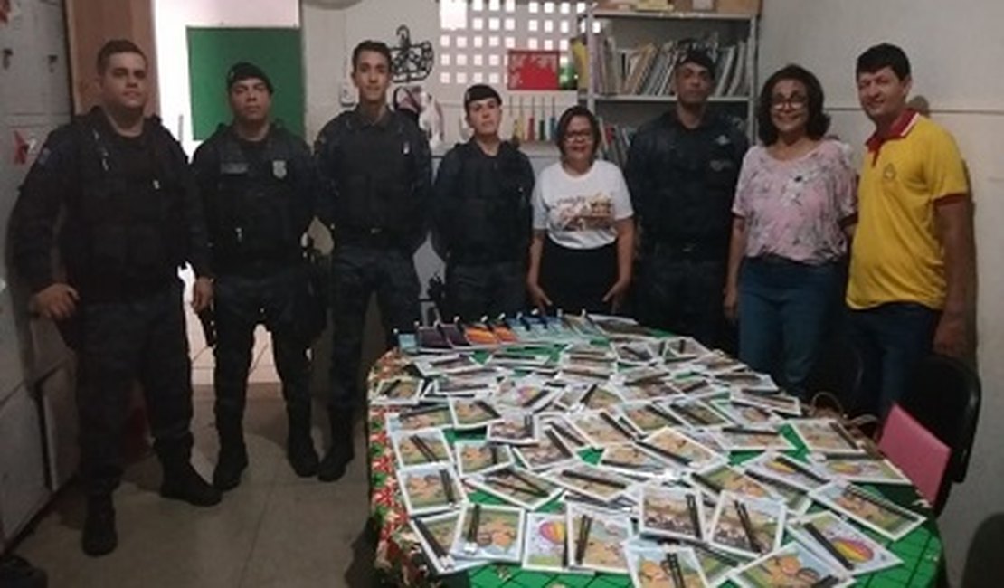 Militares doam materiais escolares a estudantes da rede pública de União dos Palmares