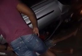 Capotamento de carro em Porto Calvo deixa duas pessoas feridas
