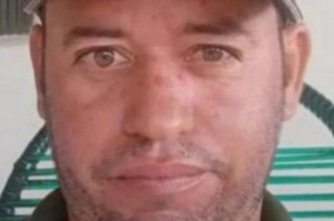 Homem é assassinado a tiros enquanto conversava em calçada no Sertão de AL