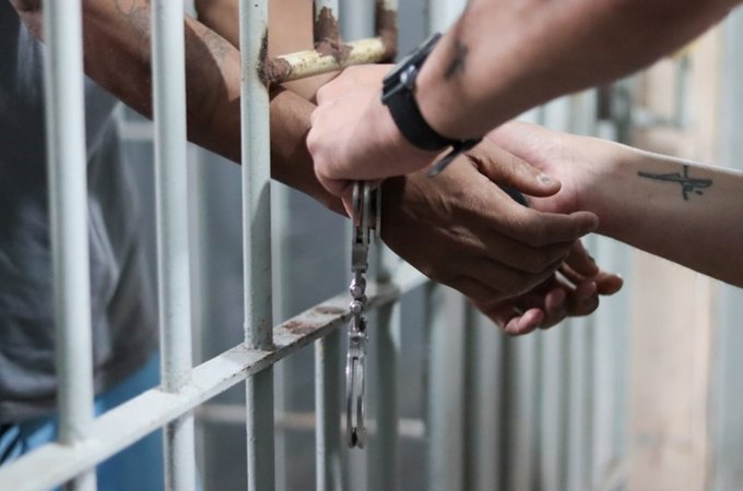 Filho é preso após ameaçar a própria mãe e tentar feri-la com faca em Arapiraca