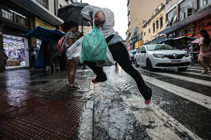 Defesa Civil de São Paulo alerta para fortes tempestades neste sábado