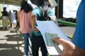 Eleições 2026: camiseta, adesivo, bandeira: o que pode usar para votar