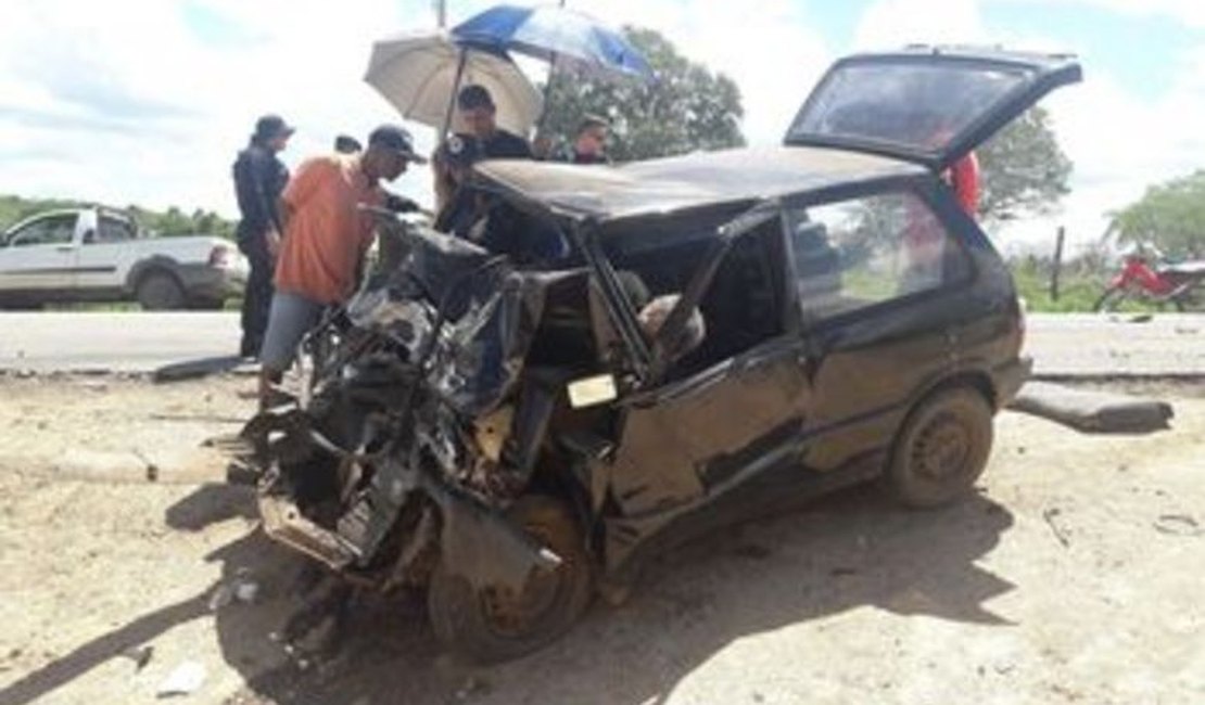 Colisão deixa um morto e vários feridos em Inhapi