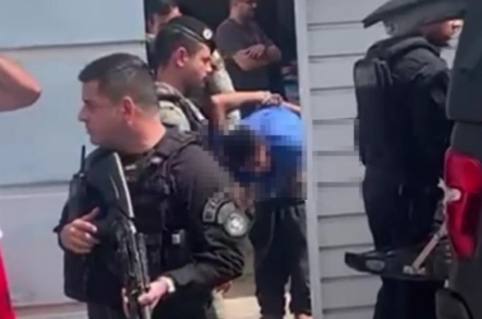 Suspeito de roubo de celular é perseguido, invade casas, é agredido por populares e preso, em Arapiraca