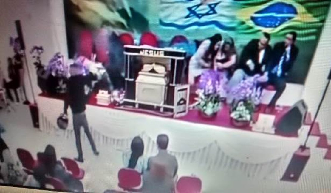 Igreja divulga vídeo mostrando momento em que pastor é baleado durante culto