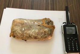 Mulher é presa tentando entrar entrar no Cadeião com maconha escondida em marmita