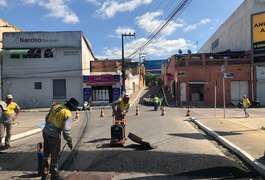 Para reduzir acidentes, lombada é instalada na Rua Governador Luiz Cavalcante