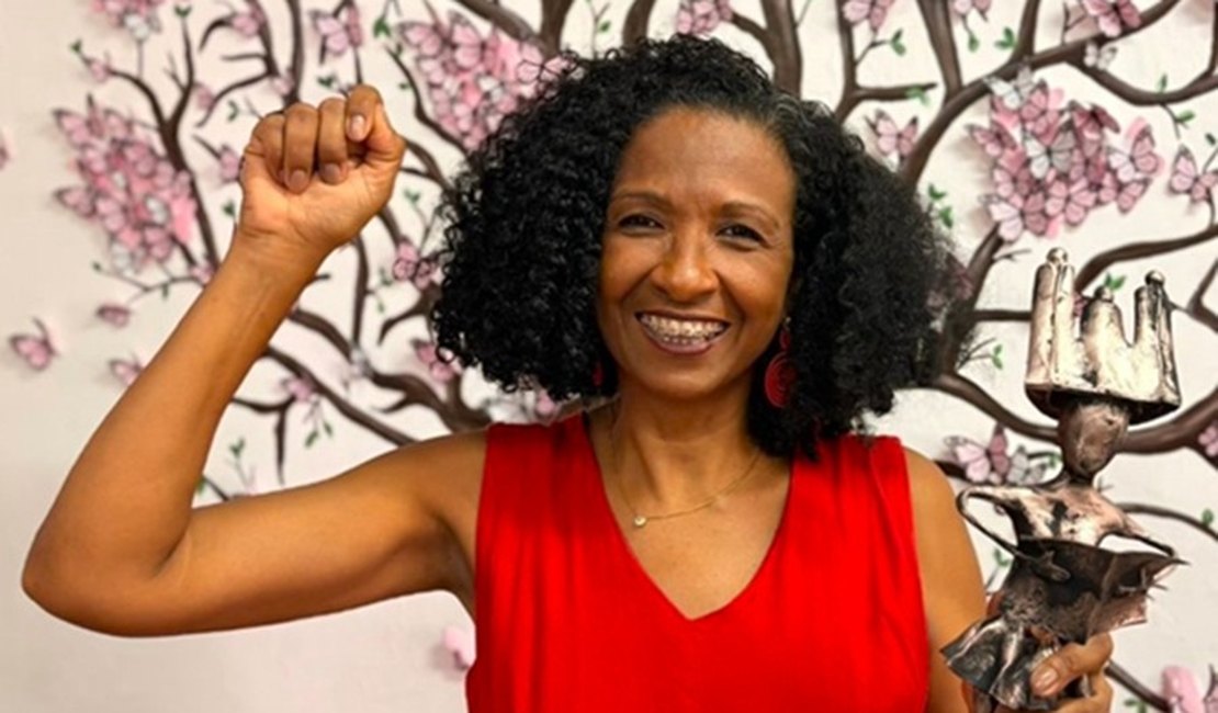 Escrita, memória e resistência: professora doutora Lígia Ferreira é homenageada no Prêmio Mulheres que Escrevem Alagoas