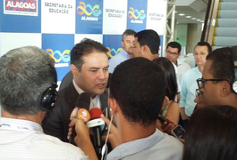 Governador afirma que está trabalhando em reajuste salarial para servidores