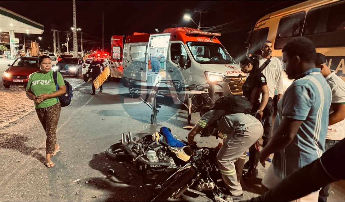 Homem fica ferido em colisão entre caminhão baú e motocicleta, na AL 115, em Arapiraca
