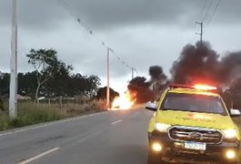 Ambulância de Jaramataia que pegou fogo na AL 115 estava com cinco ocupantes