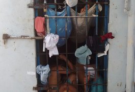 Central de Polícia de Arapiraca permanece superlotada e com condições insalubres