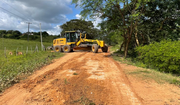 Prefeitura recupera estradas e dique no povoado Marizeiro com o programa Reconstruir Penedo