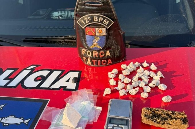 Foragido por homicídio, tráfico e organização criminosa é preso com cocaína e maconha, em Maceió