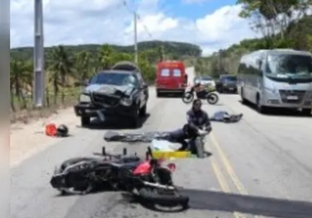 Mulher morre em acidente entre carro e motocicleta no Benedito Bentes, em Maceió
